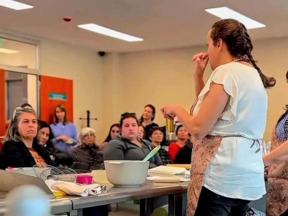 Una masa, tres pastas y 45 personas sin TACC