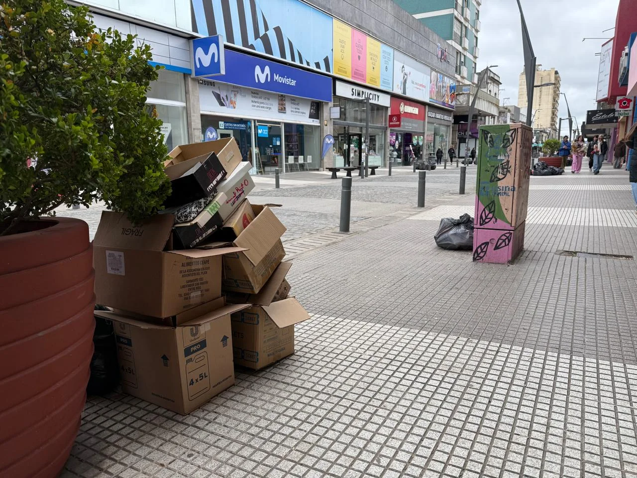 Diez manzanas ante un relleno sanitario al límite