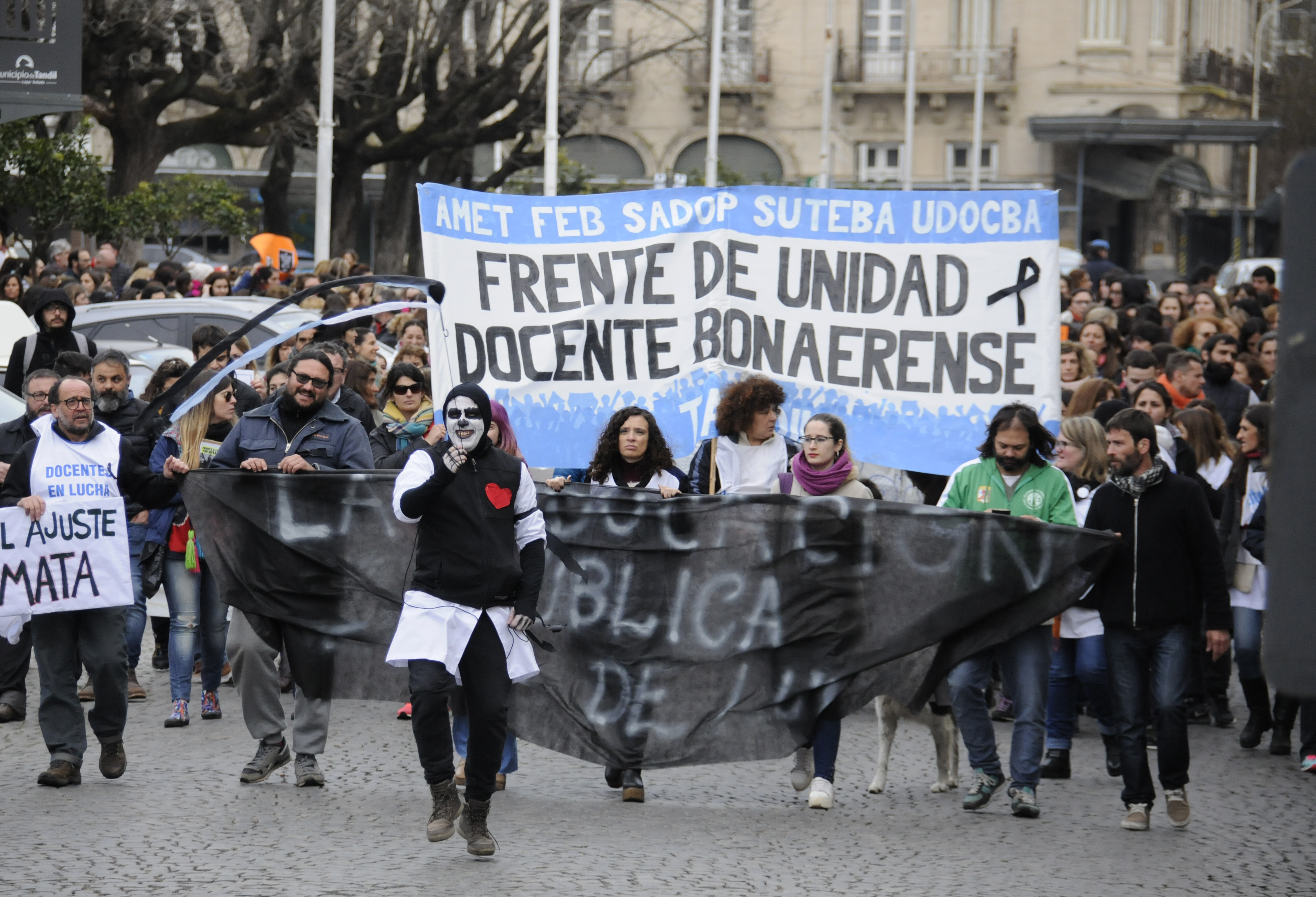 Paro docente y marcha en Tandil contra la violencia escolar